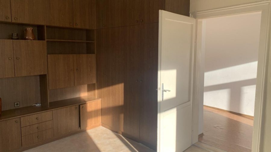 Sonnige Kleinwohnung im Altbauhaus zum Sanieren - Bild
