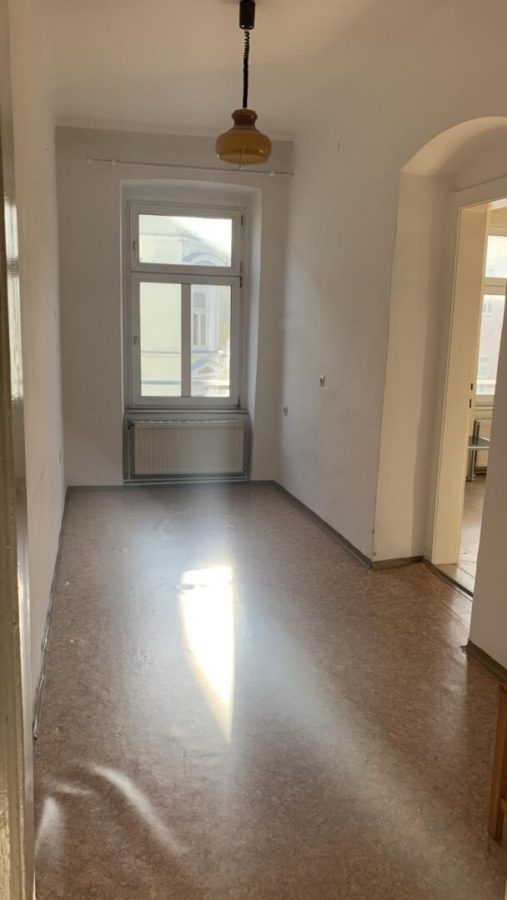 Sonnige Kleinwohnung im Altbauhaus zum Sanieren - Bild