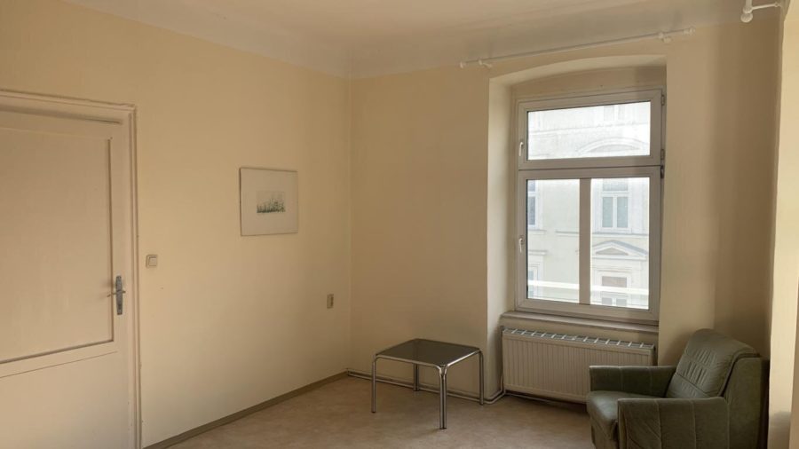 Sonnige Kleinwohnung im Altbauhaus zum Sanieren - Bild