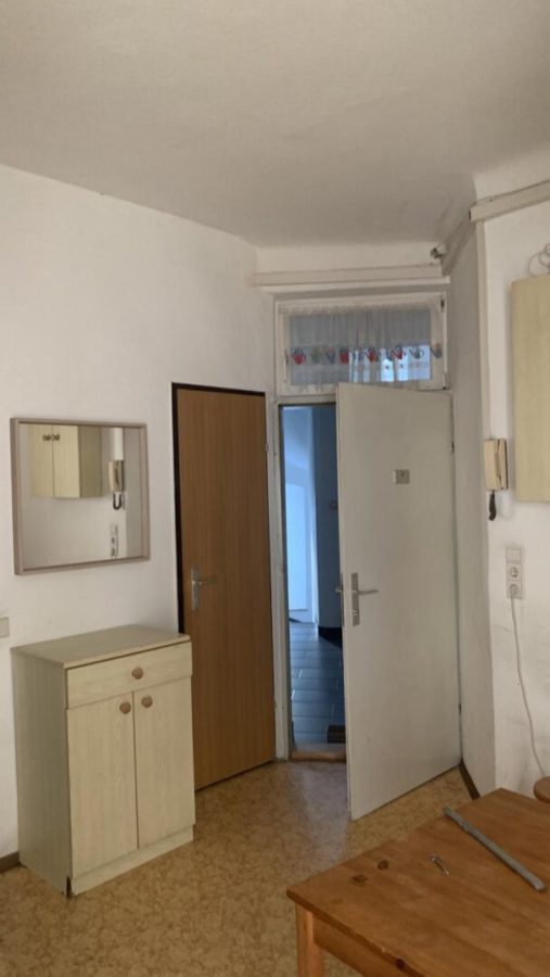 Sonnige Kleinwohnung im Altbauhaus zum Sanieren - Bild