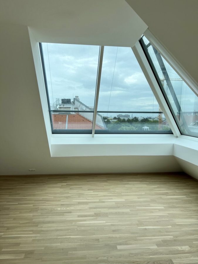 4-Zimmer-Dachgeschosswohnung (Massivbauweise) mit Terrassen in generalsaniertem Altbau - Bild