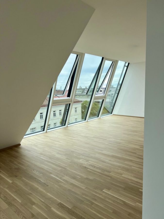 4-Zimmer-Dachgeschosswohnung (Massivbauweise) mit Terrassen in generalsaniertem Altbau - Bild