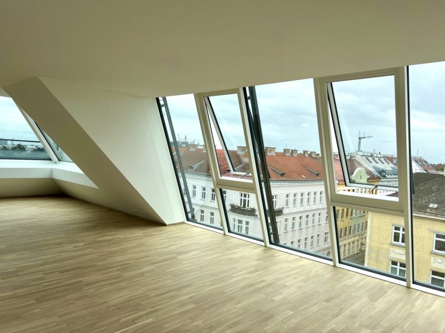 4-Zimmer-Dachgeschosswohnung (Massivbauweise) mit Terrassen in generalsaniertem Altbau - Bild