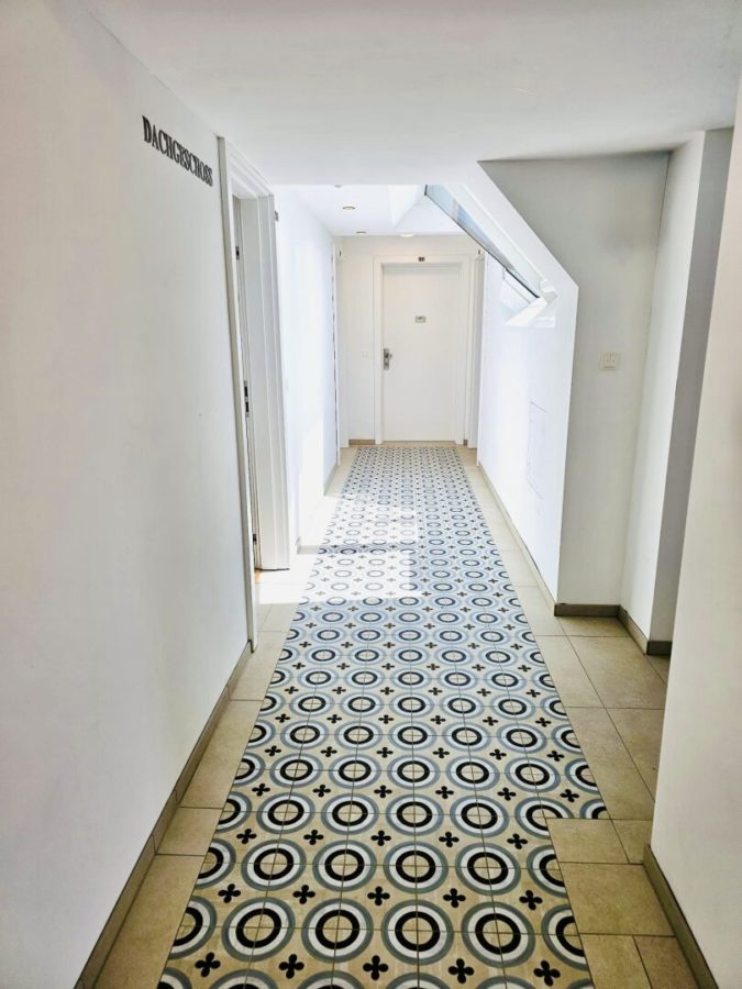 3-Zimmer-Dachgeschosswohnung (Massivbauweise) mit Balkon in generalsaniertem Altbau - Bild