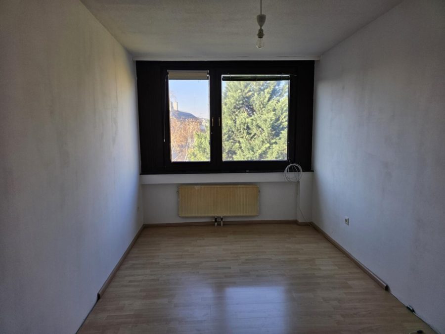 Geräumige, sonnige 3-Zimmer Wohnung mit Loggia - Bild