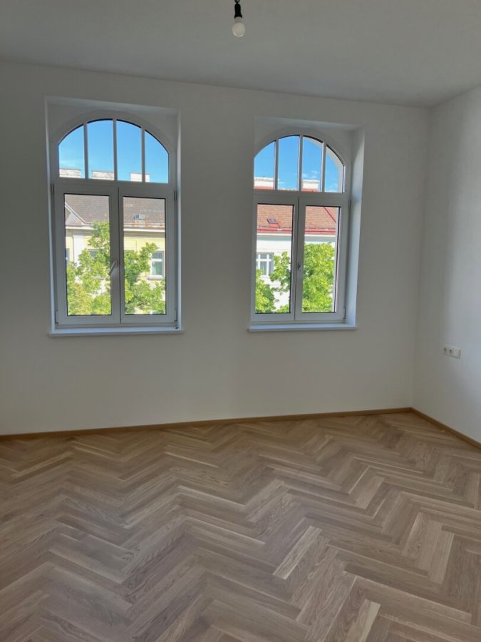 4-Zimmer-Altbaueigentumswohnung in generalsaniertem Altbau mit Balkon - Bild