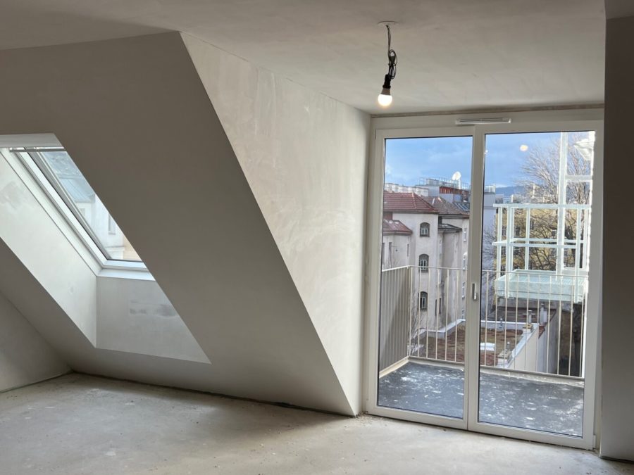 3-Zimmer-Dachgeschosswohnung (Massivbauweise) mit Balkon in generalsaniertem Altbau - Bild