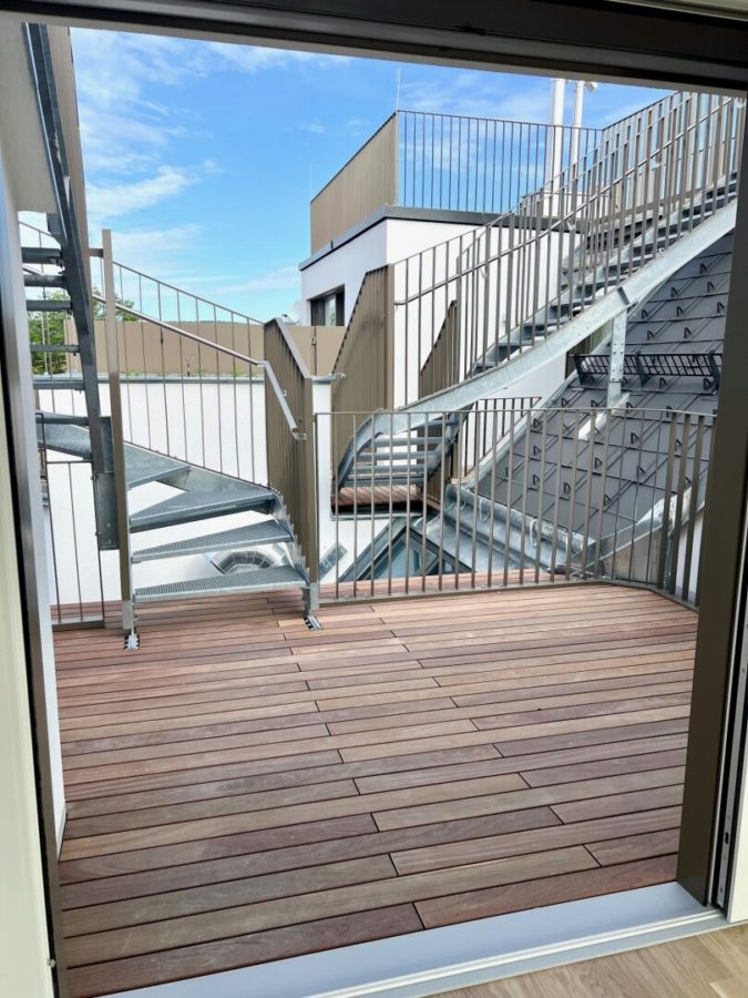 4-Zimmer-Dachgeschosswohnung (Massivbauweise) mit Terrassen in generalsaniertem Altbau - Bild