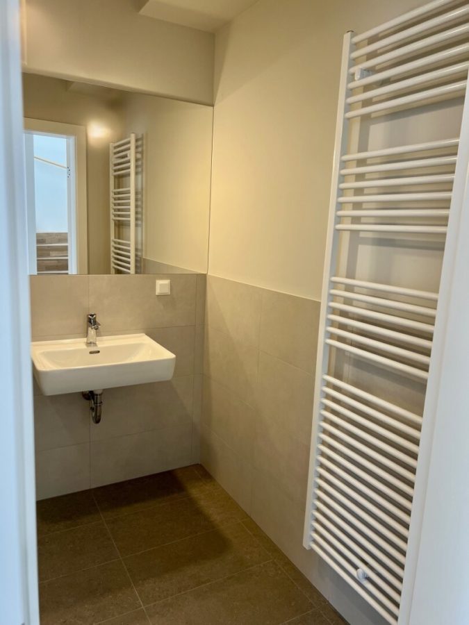 4-Zimmer-Dachgeschosswohnung (Massivbauweise) mit Terrassen in generalsaniertem Altbau - Bild