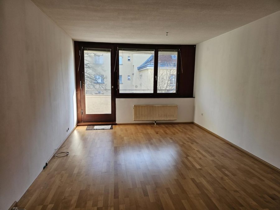 Geräumige, sonnige 3-Zimmer Wohnung mit Loggia - Bild