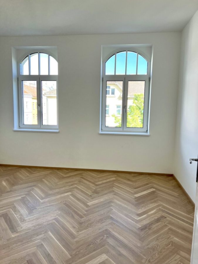 4-Zimmer-Altbaueigentumswohnung in generalsaniertem Altbau mit Balkon - Bild