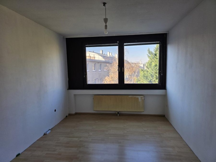 Geräumige, sonnige 3-Zimmer Wohnung mit Loggia - Bild