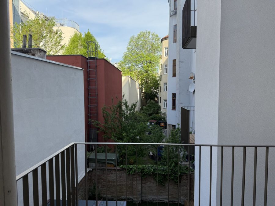 4-Zimmer-Altbaueigentumswohnung in generalsaniertem Altbau mit Balkon - Bild