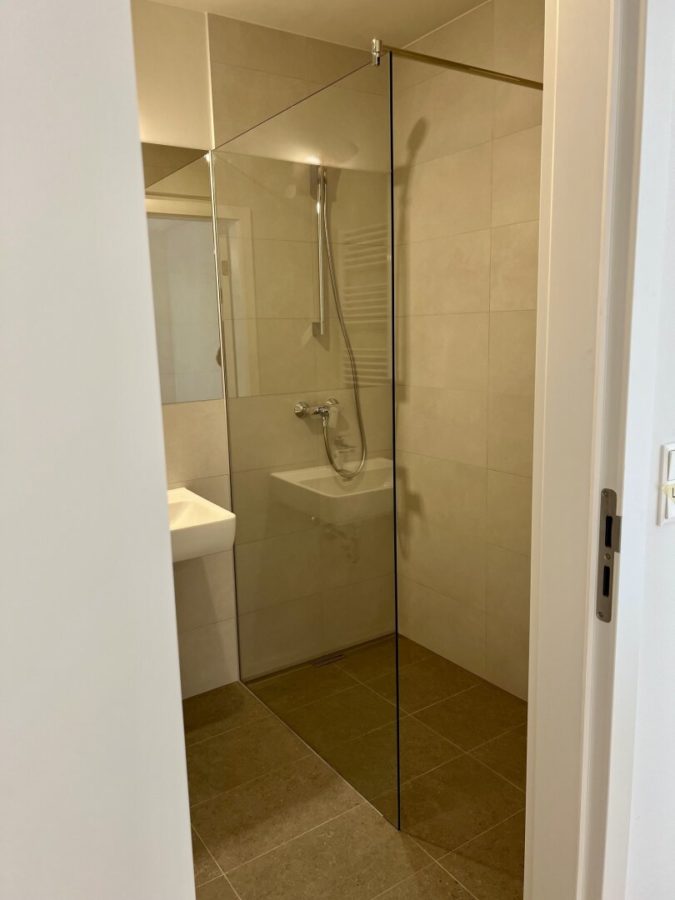 2-Zimmer-Dachgeschosswohnung (Massivbauweise) in generalsaniertem Altbau mit Loggia - Bild