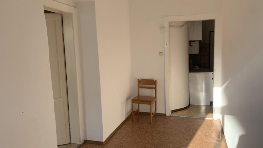 Sonnige Kleinwohnung im Altbauhaus zum Sanieren - Bild