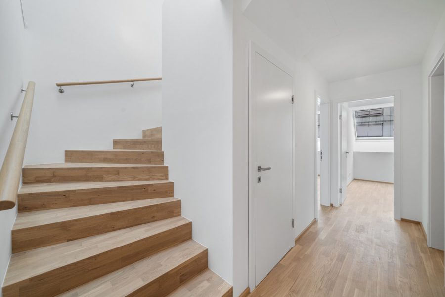 4-Zimmer-Dachgeschosswohnung (Massivbauweise) mit Terrassen in generalsaniertem Altbau - Bild