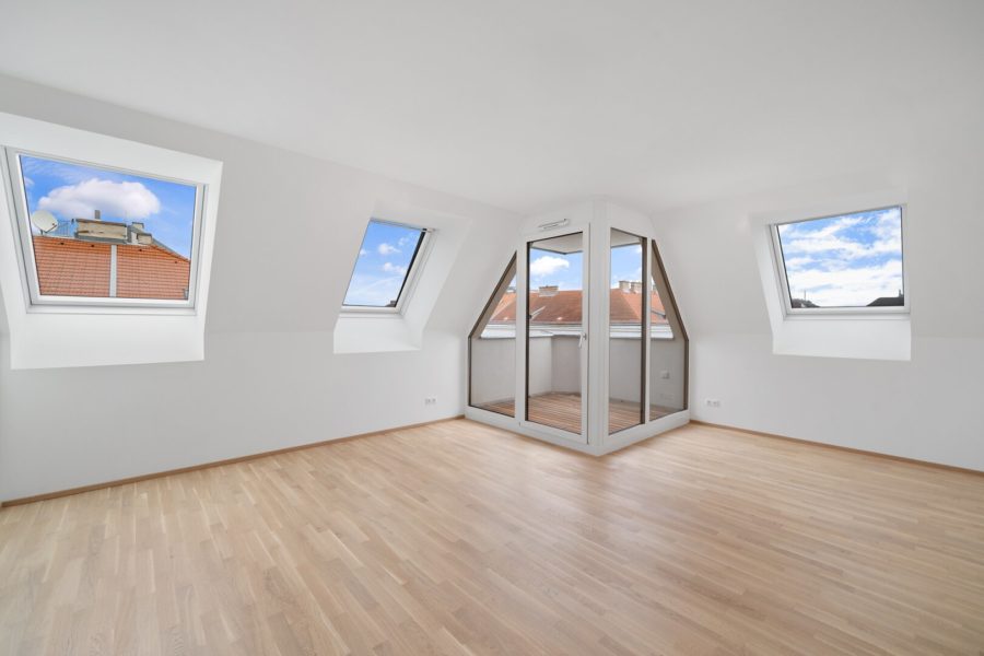 2-Zimmer-Dachgeschosswohnung (Massivbauweise) in generalsaniertem Altbau mit Loggia - Bild