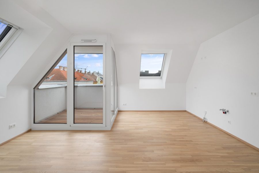 2-Zimmer-Dachgeschosswohnung (Massivbauweise) in generalsaniertem Altbau mit Loggia - Bild