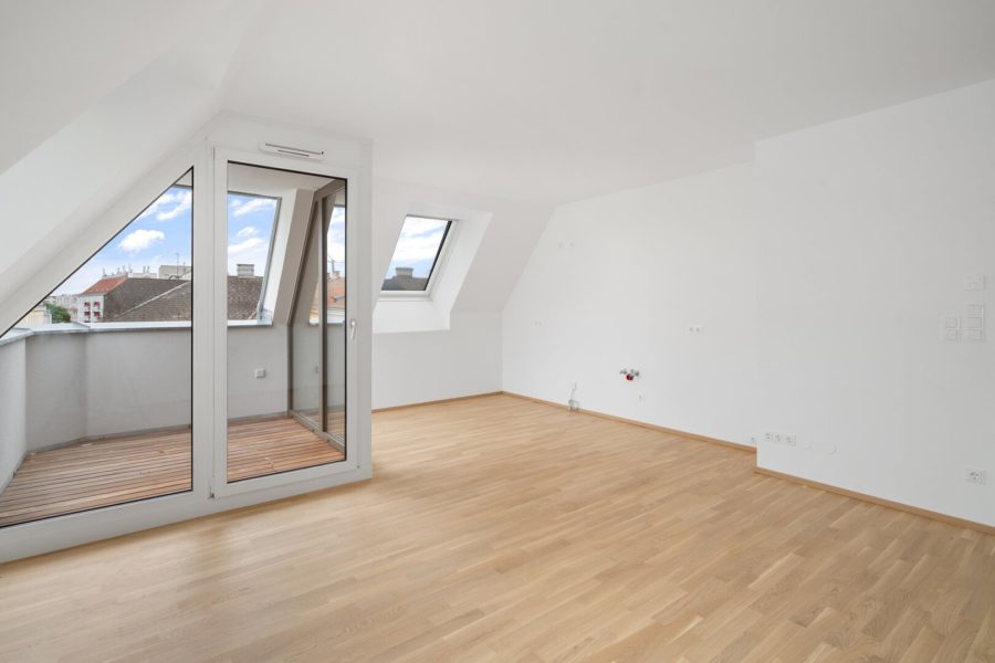 2-Zimmer-Dachgeschosswohnung (Massivbauweise) in generalsaniertem Altbau mit Loggia - Bild