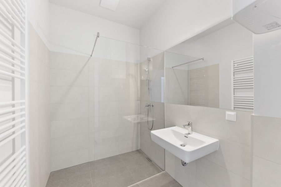 4-Zimmer-Altbaueigentumswohnung in generalsaniertem Altbau mit Balkon - Bild