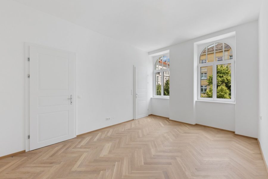 4-Zimmer-Altbaueigentumswohnung in generalsaniertem Altbau mit Balkon - Bild