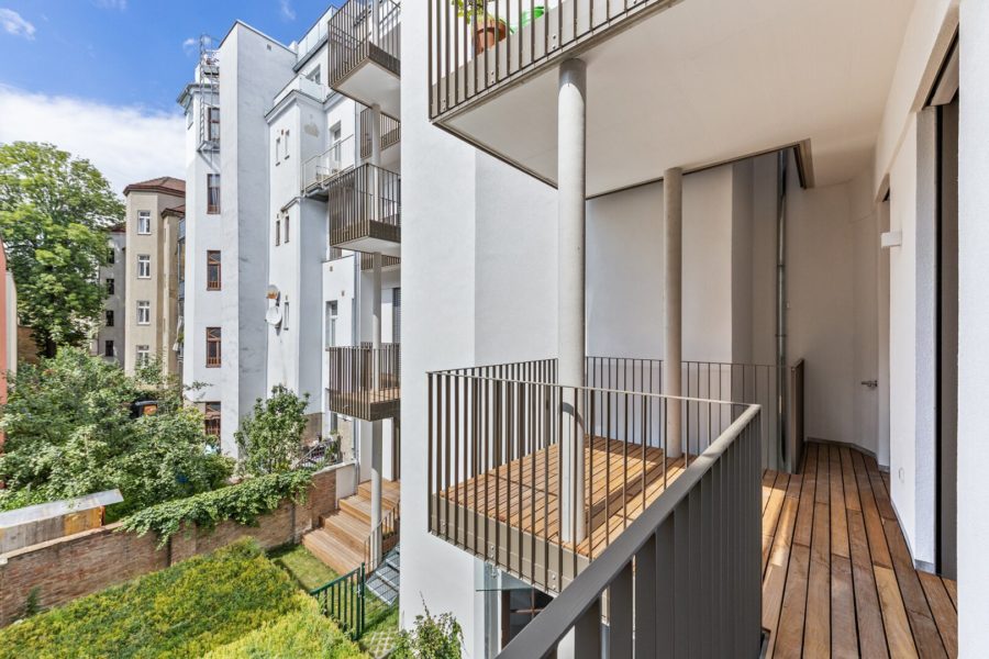 4-Zimmer-Altbaueigentumswohnung in generalsaniertem Altbau mit Balkon - Bild