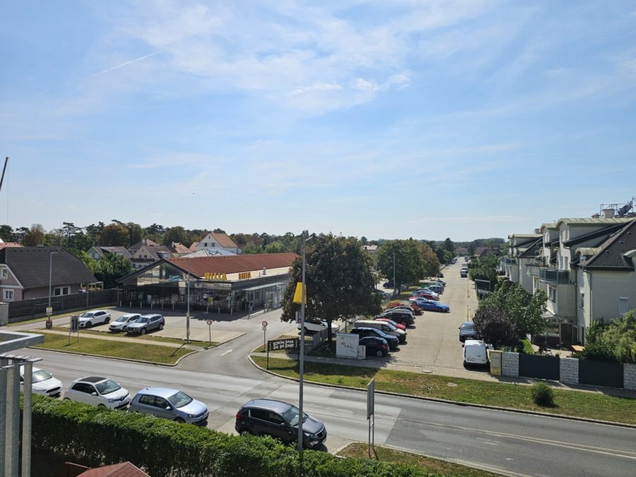 Helle, sonnige 3 Zimmerwohnung mit Balkon - beim Marchfeldcenter - Bild