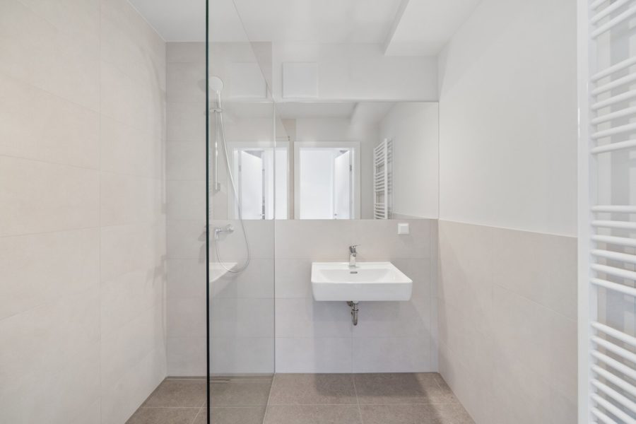 4-Zimmer-Dachgeschosswohnung (Massivbauweise) mit Terrasse und Dachterrasse in generalsaniertem Altbau - Bild