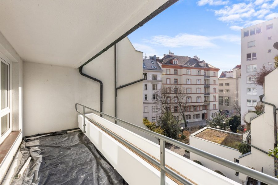 Generalsanierte Eigentumswohnung auf einer Ebene mit Terrasse - Gegenüber Sofiensäle - Bild