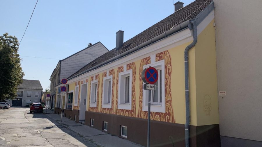 Kleines Zinshaus im Zentrum von Groß-Enzersdorf! Ein ganzes Haus zum Preis einer Wohnung! Nur € 2.350/m² netto + 4,29% Rendite-Top-Gelegenheit! Investieren in Sachwerte! Zusätzlich Baureserve! - Bild