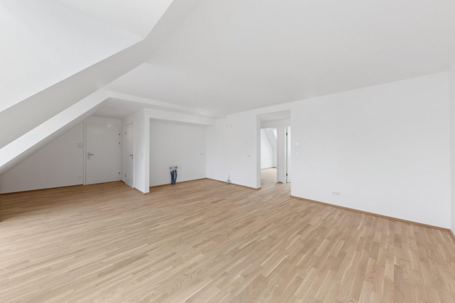 3-Zimmer-Dachgeschosswohnung (Massivbauweise) mit Balkon in generalsaniertem Altbau - Bild