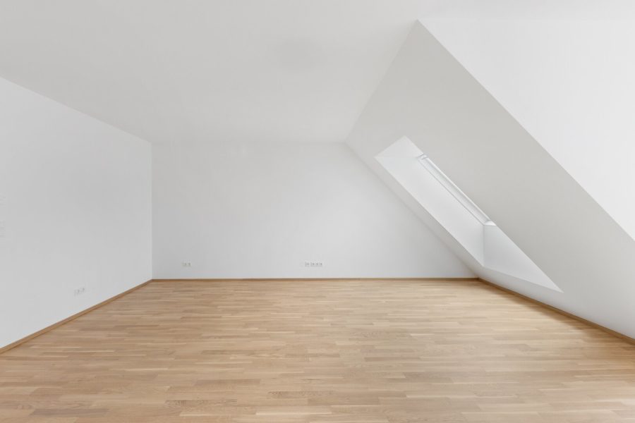 3-Zimmer-Dachgeschosswohnung (Massivbauweise) mit Balkon in generalsaniertem Altbau - Bild