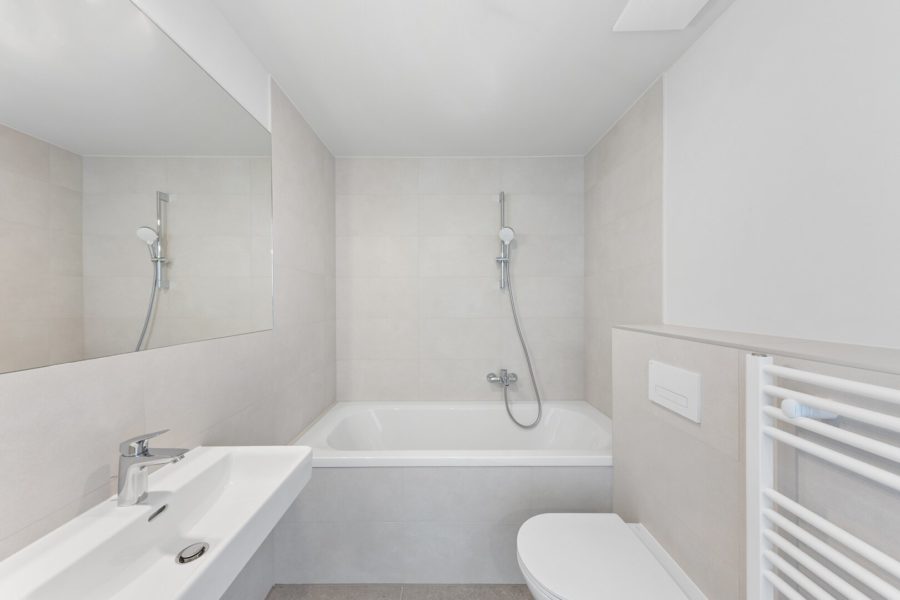 3-Zimmer-Dachgeschosswohnung (Massivbauweise) mit Balkon in generalsaniertem Altbau - Bild