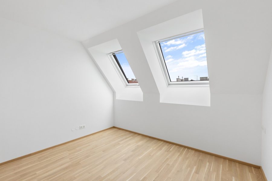 3-Zimmer-Dachgeschosswohnung (Massivbauweise) mit Balkon in generalsaniertem Altbau - Bild
