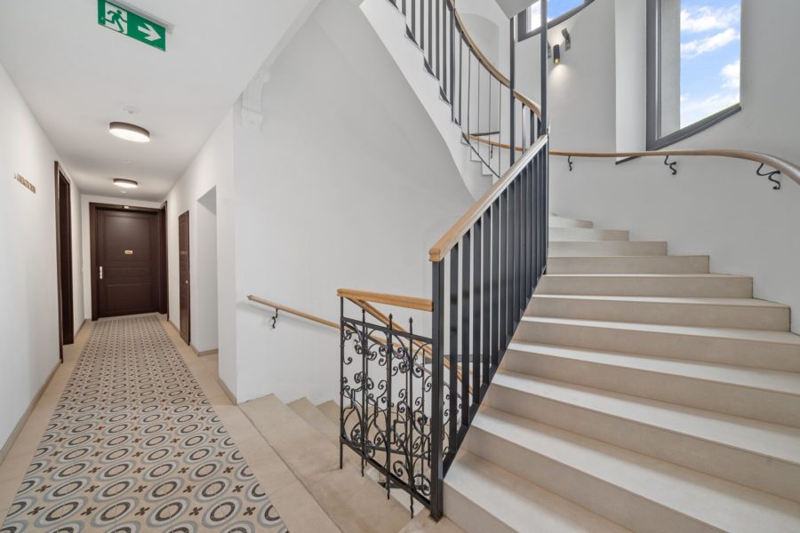 4-Zimmer-Dachgeschosswohnung (Massivbauweise) mit Terrassen in generalsaniertem Altbau - Bild