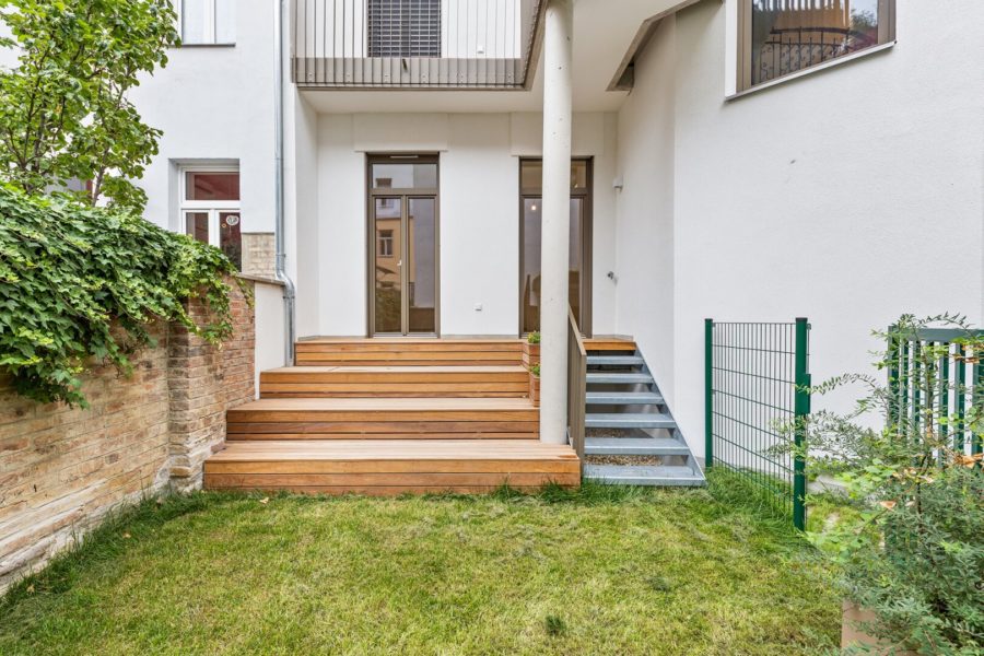 3-Zimmer-Altbaueigentumswohnung in generalsaniertem Altbau mit Terrasse und Garten - Bild