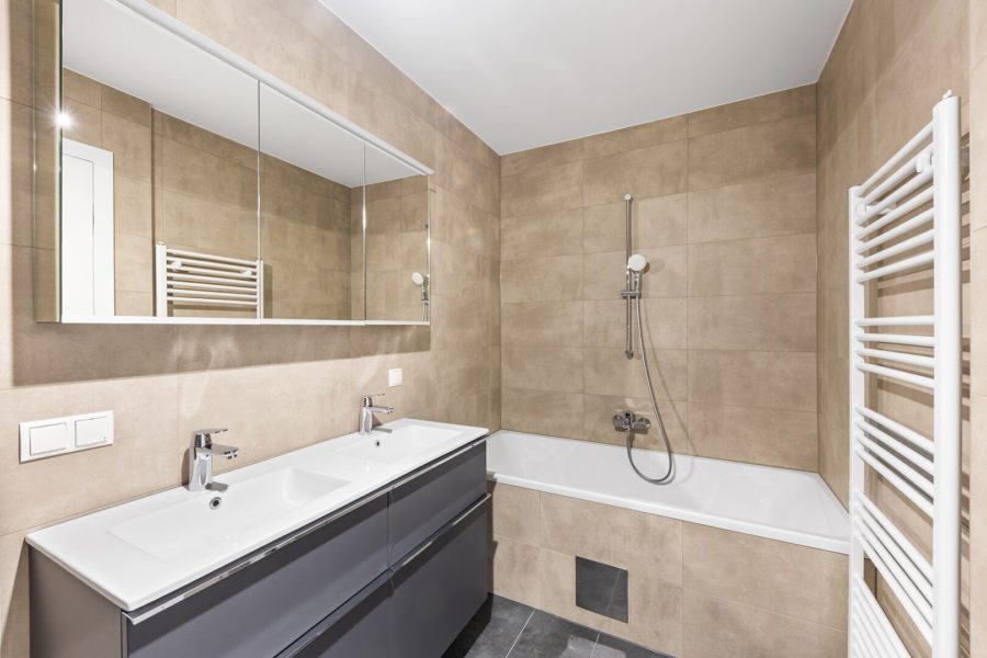 Generalsanierte Eigentumswohnung auf einer Ebene mit Terrasse - Gegenüber Sofiensäle - Bild