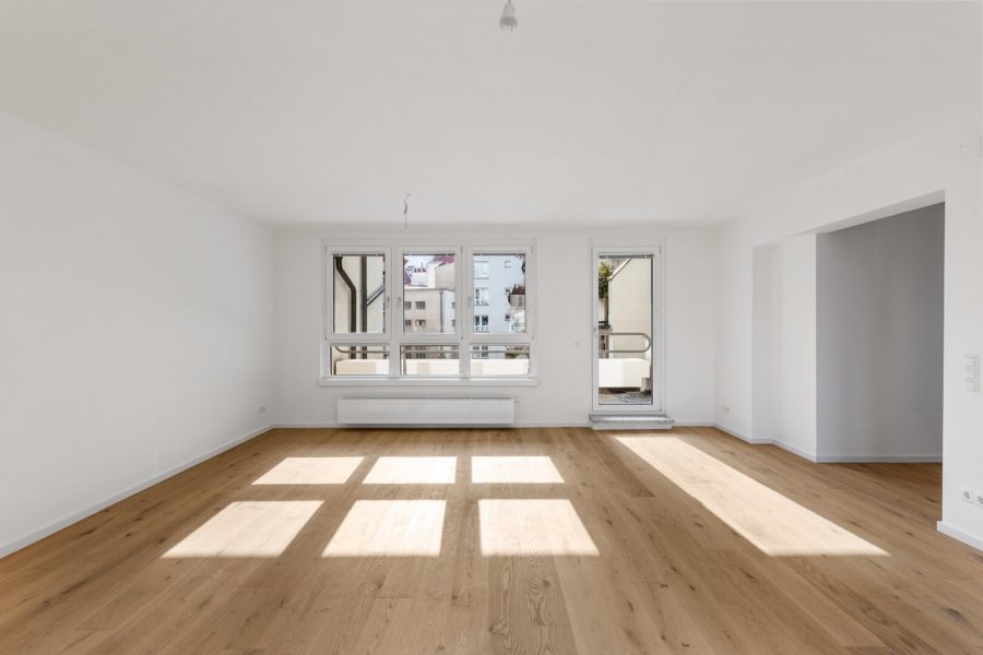 Generalsanierte Eigentumswohnung auf einer Ebene mit Terrasse - Gegenüber Sofiensäle - Bild