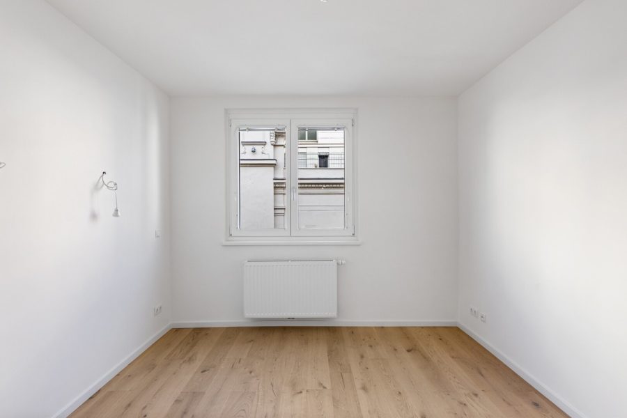 Generalsanierte Eigentumswohnung auf einer Ebene mit Terrasse - Gegenüber Sofiensäle - Bild