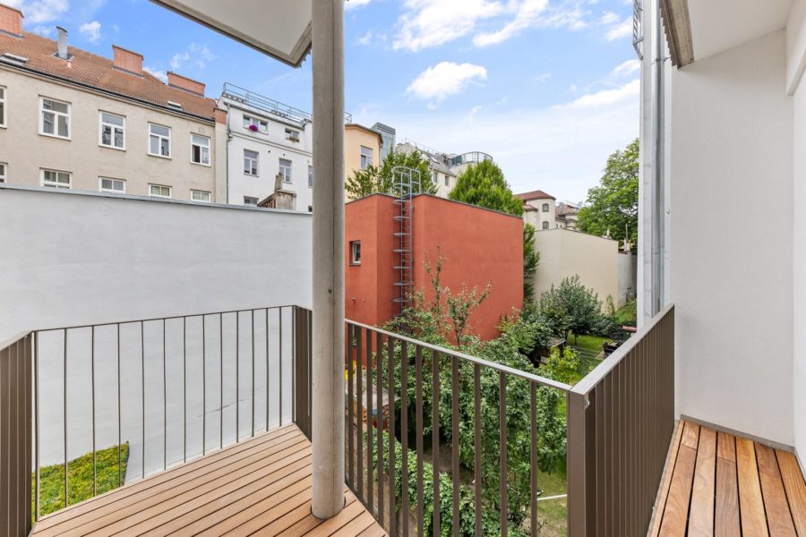 3-Zimmer-Altbaueigentumswohnung in generalsaniertem Altbau mit Balkon - Bild