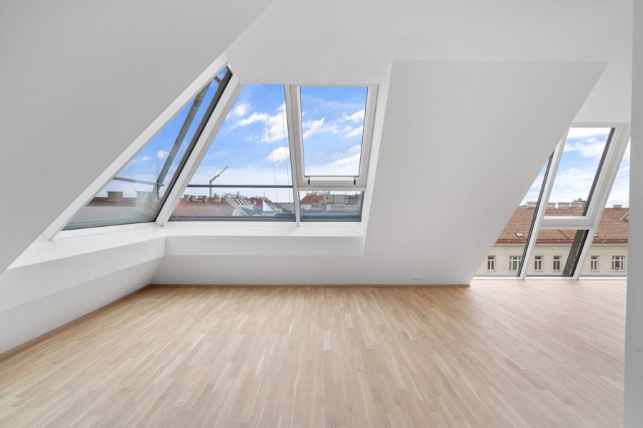 4-Zimmer-Dachgeschosswohnung (Massivbauweise) mit Terrasse und Dachterrasse in generalsaniertem Altbau - Bild