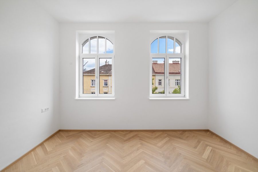 4-Zimmer-Altbaueigentumswohnung in generalsaniertem Altbau mit Balkon - Bild