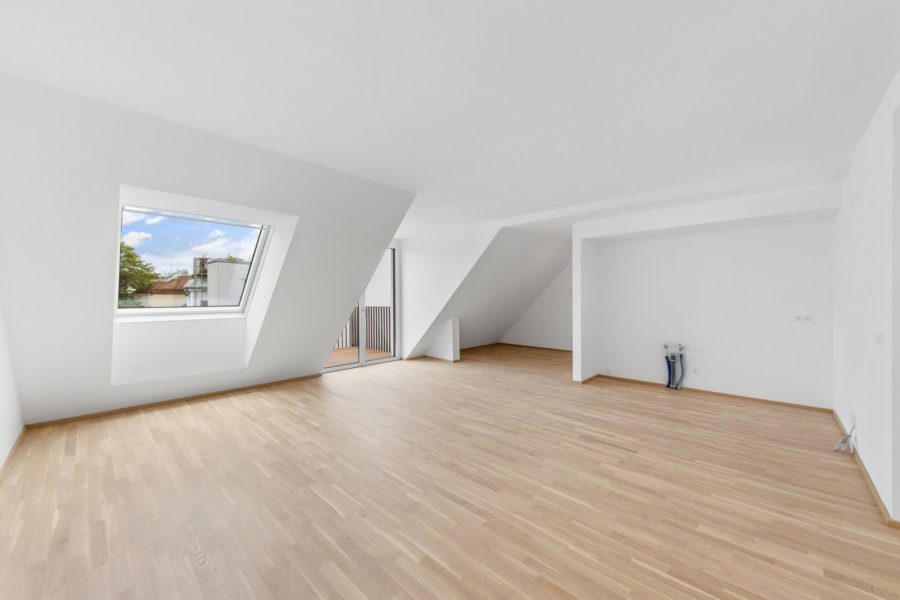 3-Zimmer-Dachgeschosswohnung (Massivbauweise) mit Balkon in generalsaniertem Altbau - Bild