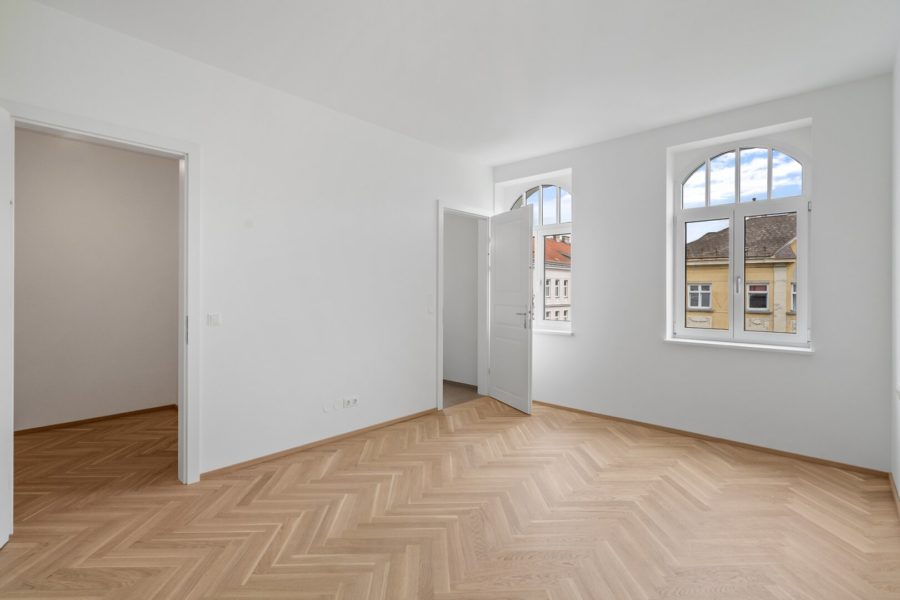 4-Zimmer-Altbaueigentumswohnung in generalsaniertem Altbau mit Balkon - Bild