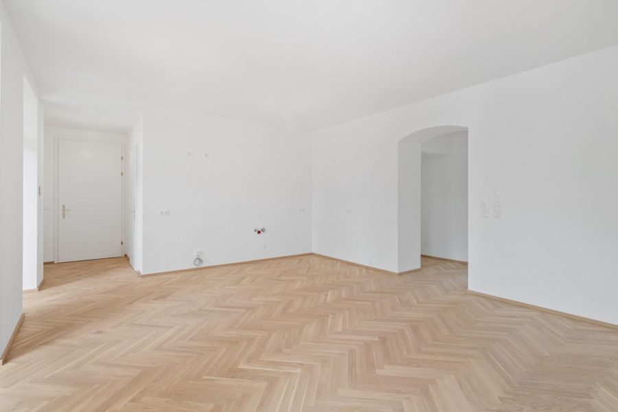 4-Zimmer-Altbaueigentumswohnung in generalsaniertem Altbau mit Balkon - Bild