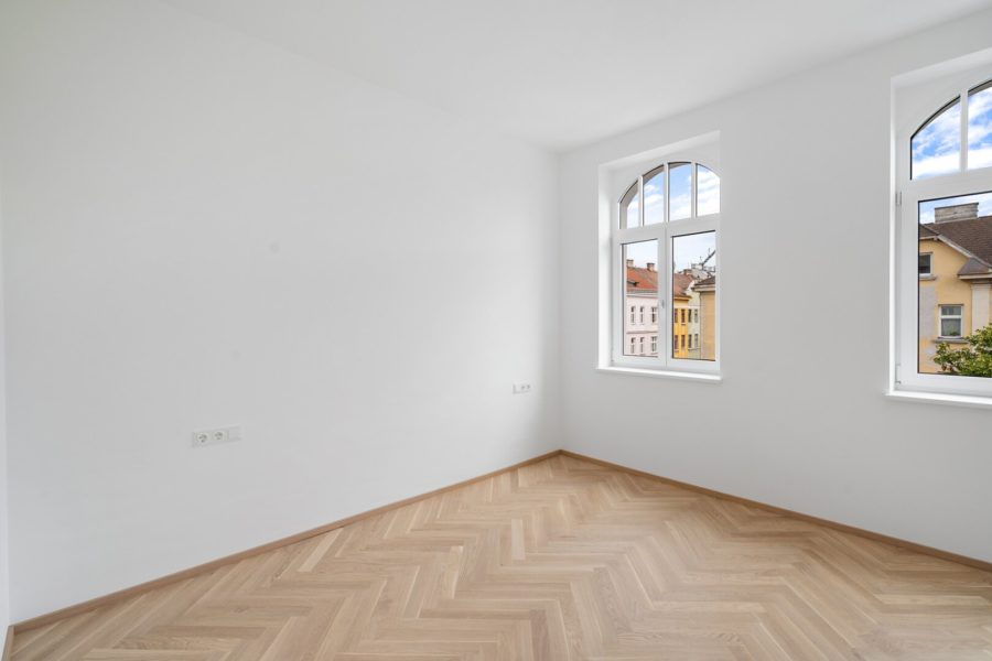 4-Zimmer-Altbaueigentumswohnung in generalsaniertem Altbau mit Balkon - Bild
