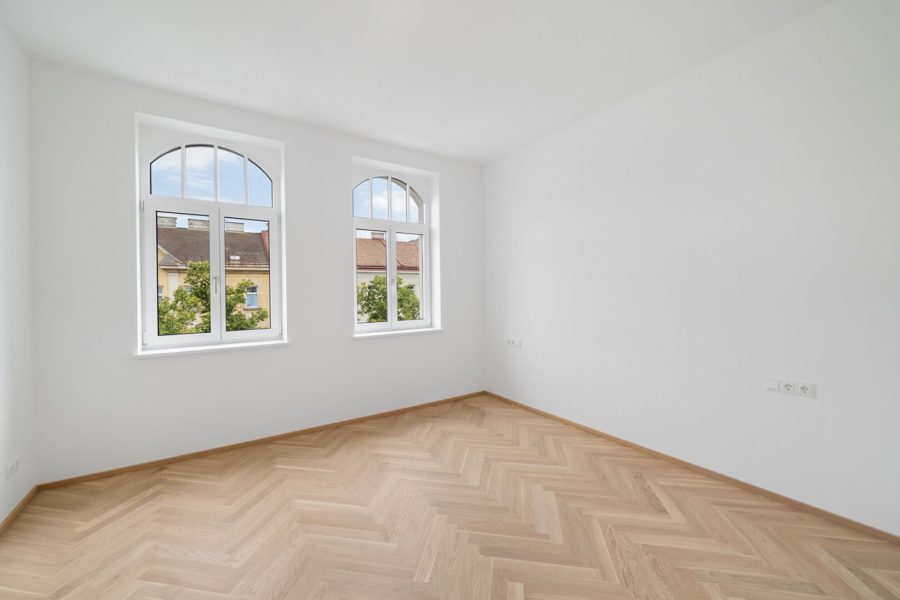 4-Zimmer-Altbaueigentumswohnung in generalsaniertem Altbau mit Balkon - Bild