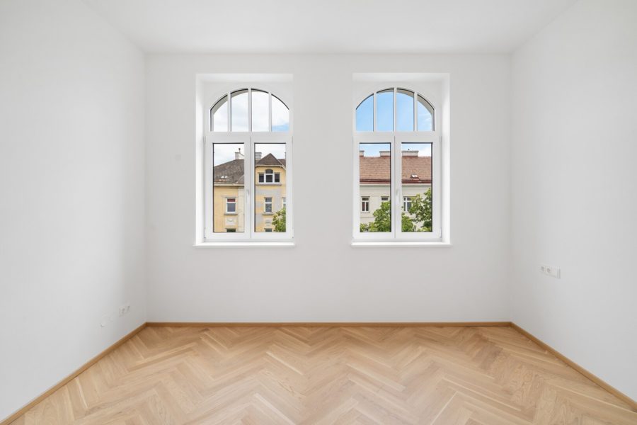 4-Zimmer-Altbaueigentumswohnung in generalsaniertem Altbau mit Balkon - Bild