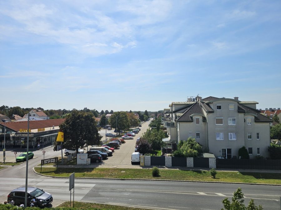 Helle, sonnige 3 Zimmerwohnung mit Balkon - beim Marchfeldcenter - Bild