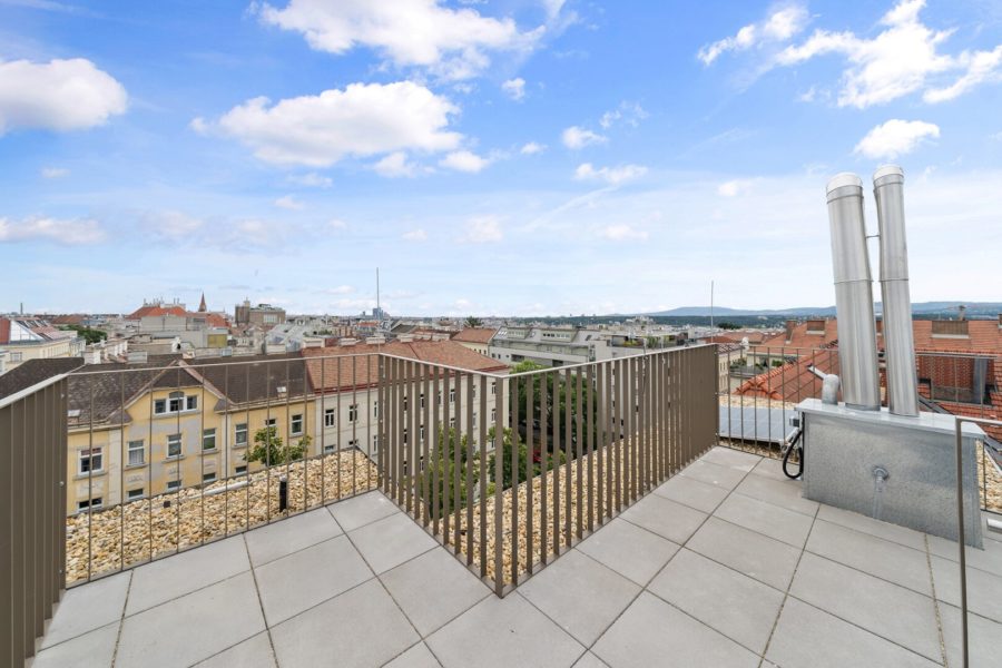 4-Zimmer-Dachgeschosswohnung (Massivbauweise) mit Terrasse und Dachterrasse in generalsaniertem Altbau - Bild